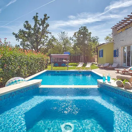 Stunning In Naselje Muzini With Sauna * Tomisici