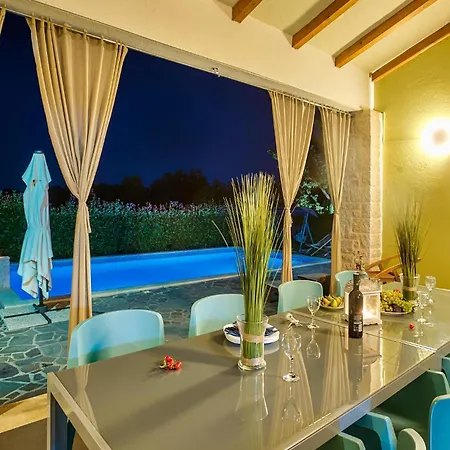 Holiday home Stunning In Naselje Muzini With Sauna Tomisici
