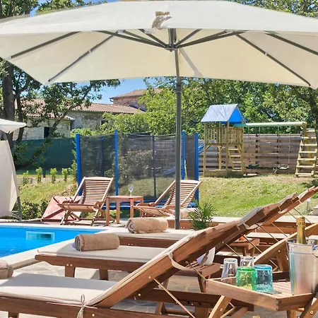 Holiday home Stunning In Naselje Muzini With Sauna Tomisici